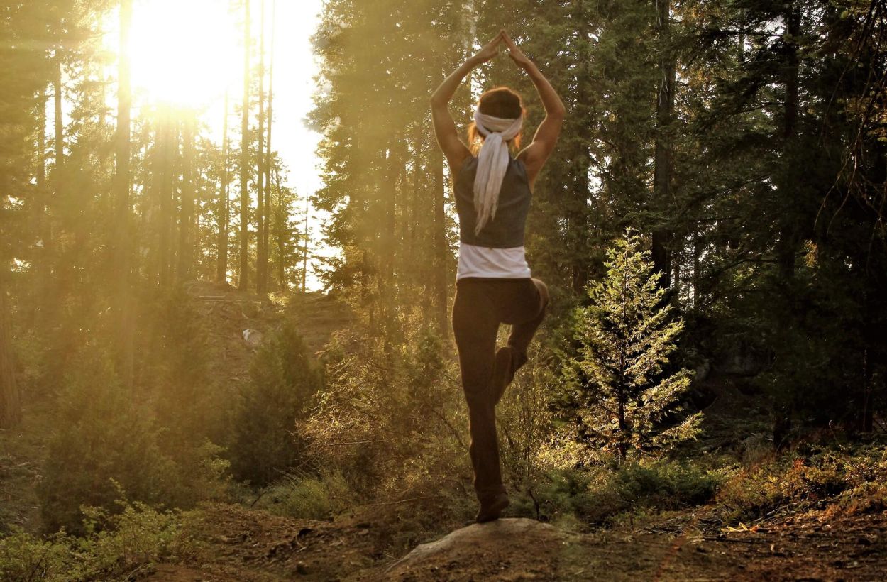 Mindfulness en bewegen liggende yoga oefeningen